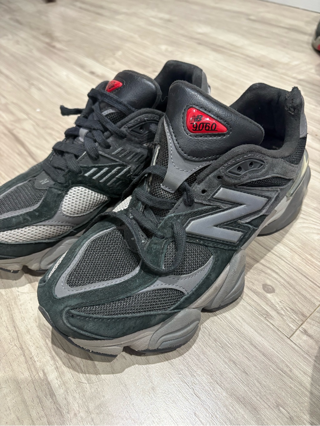 New Balance Men's Black & Gray 9060 Athletic Sneakers With Red Accents